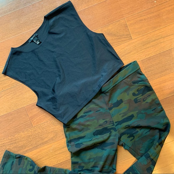 NWOT Forever 21 sleeveless crop top - Picture 2 of 5